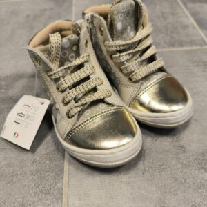 Kuldsed jalanõud suurus 24