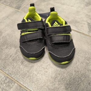Adidas tossud suurus 19