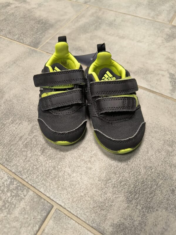 Adidas tossud suurus 19