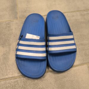 Adidas plätud suurus u.31