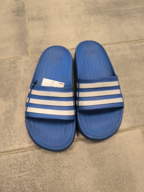Adidas plätud suurus u.31