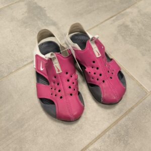 Nike sanaalid suurus 27