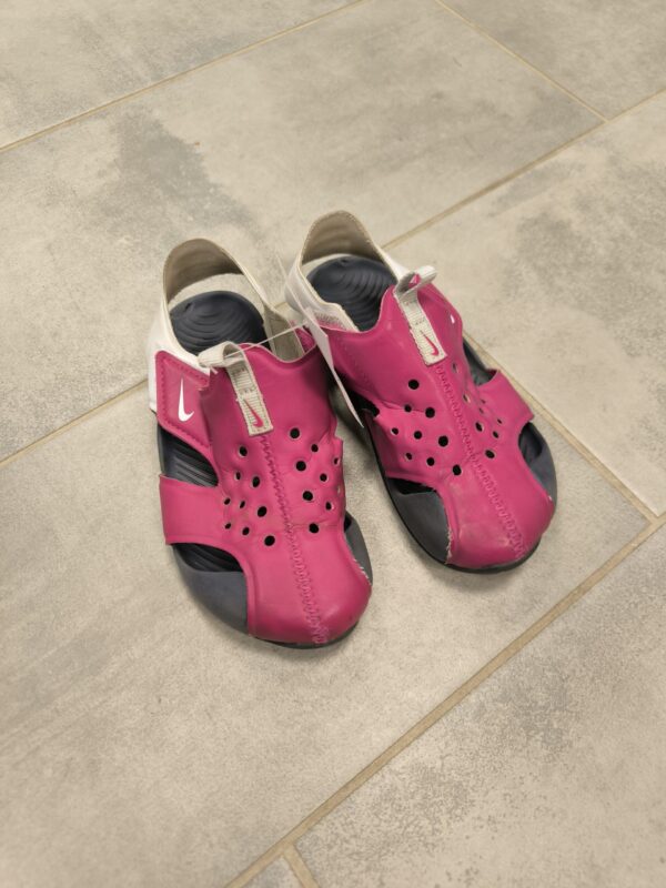 Nike sanaalid suurus 27
