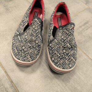Tommy Hilfiger tennised suurus 32