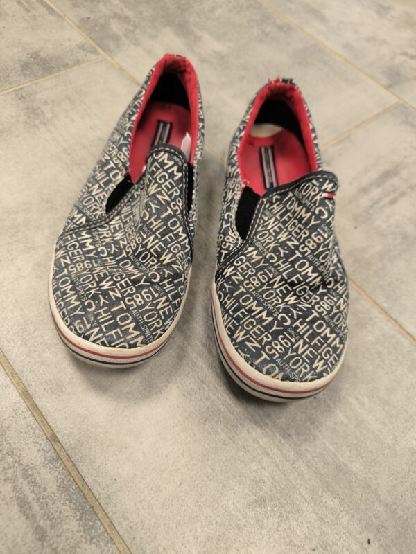 Tommy Hilfiger tennised suurus 32