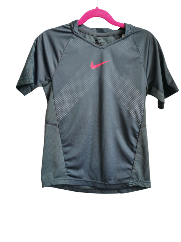Nike spordisärk suurus 122-128