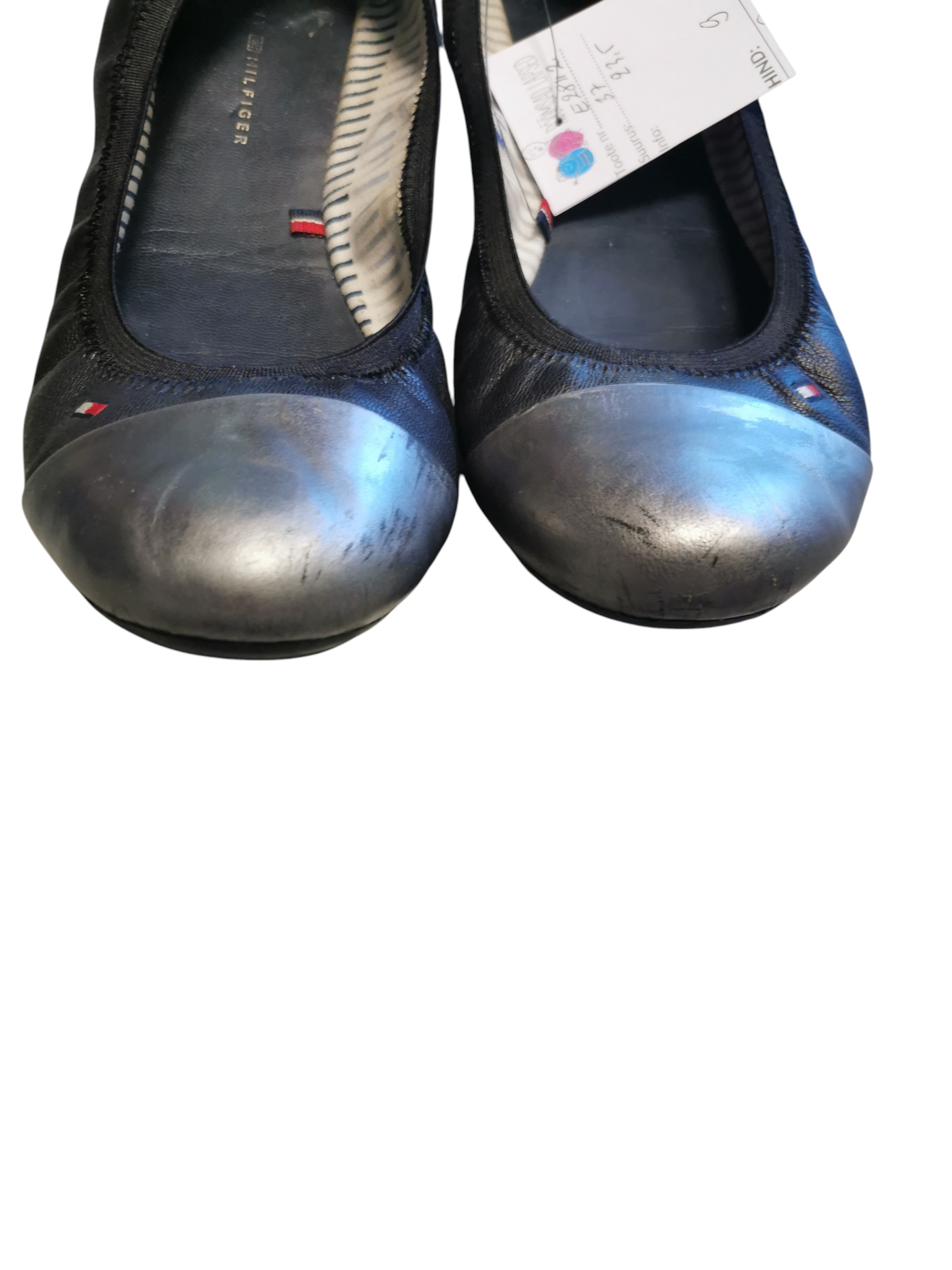 Tommy Hilfiger kingad suurus 37 - Image 2